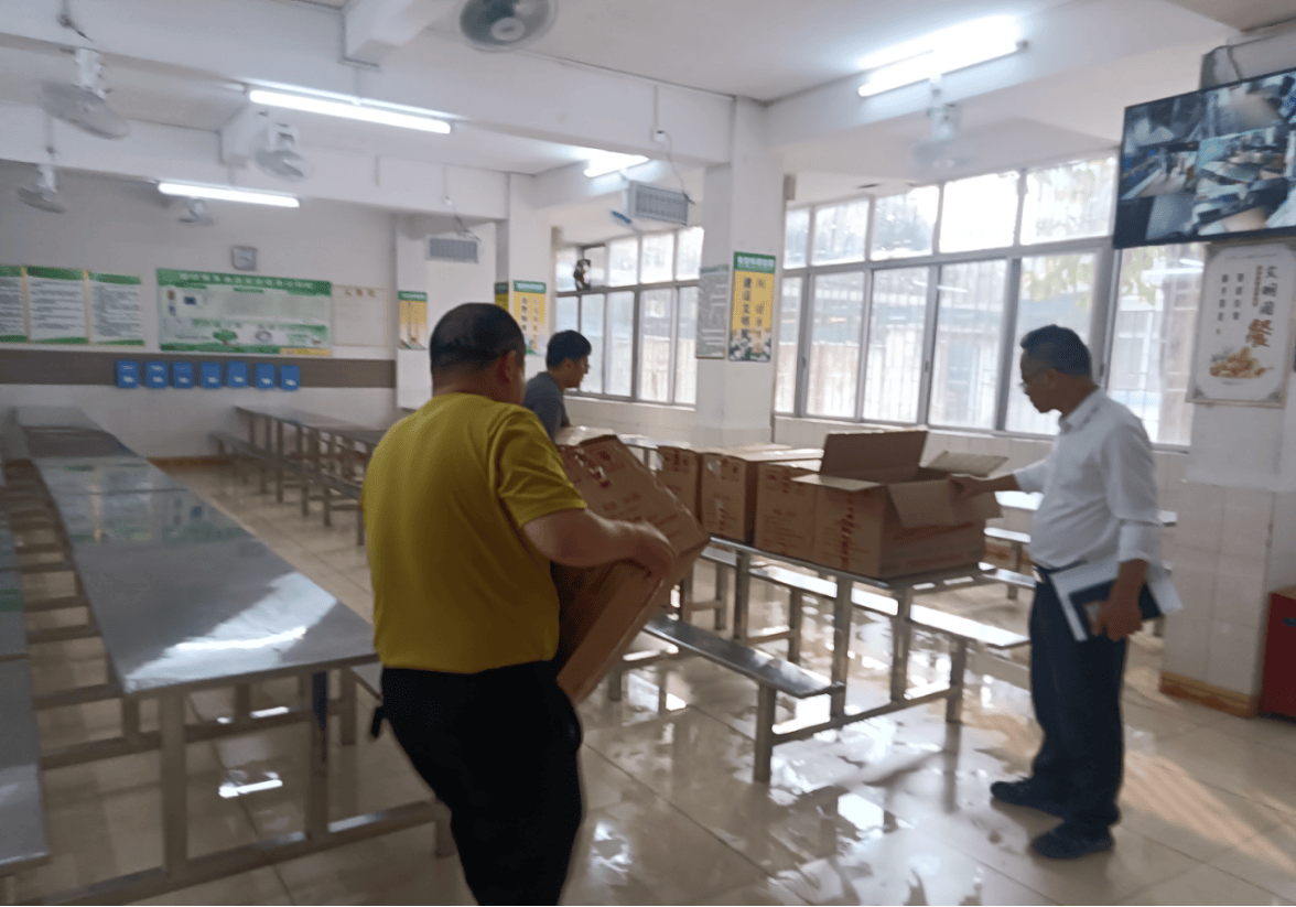 肇慶市教育基金會資助懷集中學懷城學校學生雞蛋