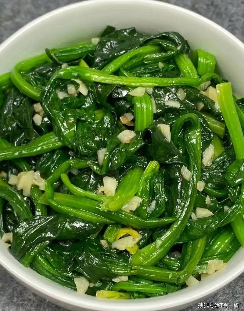 年紀大了預防心梗，常吃這6道美食，特別是中老年，有助打通堵點