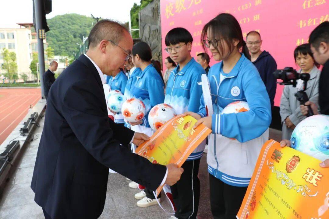 安順市民族中學舉行2026年“五四”表彰活動