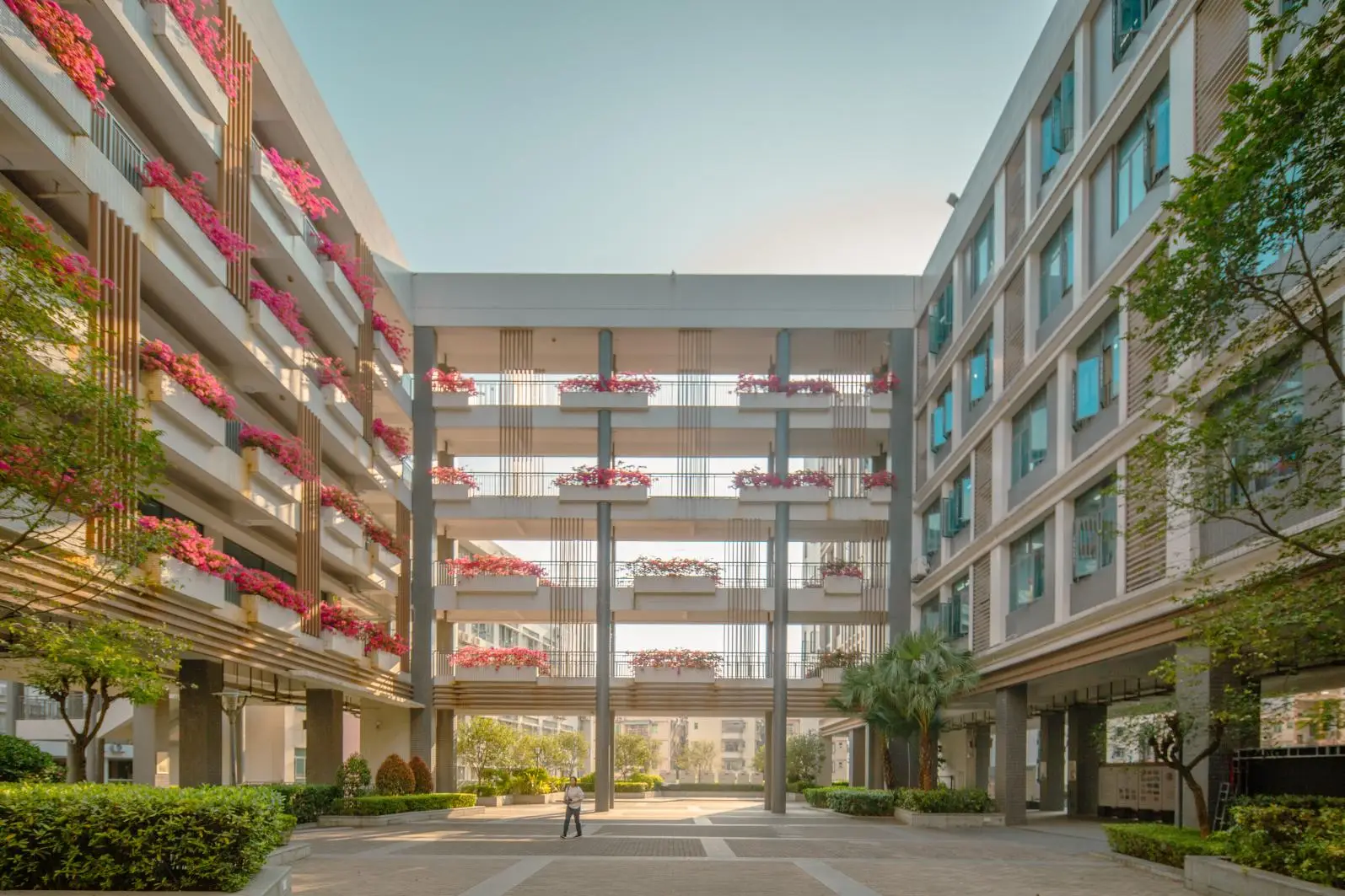 深圳市龍崗區第二高階中學，煥新啟航