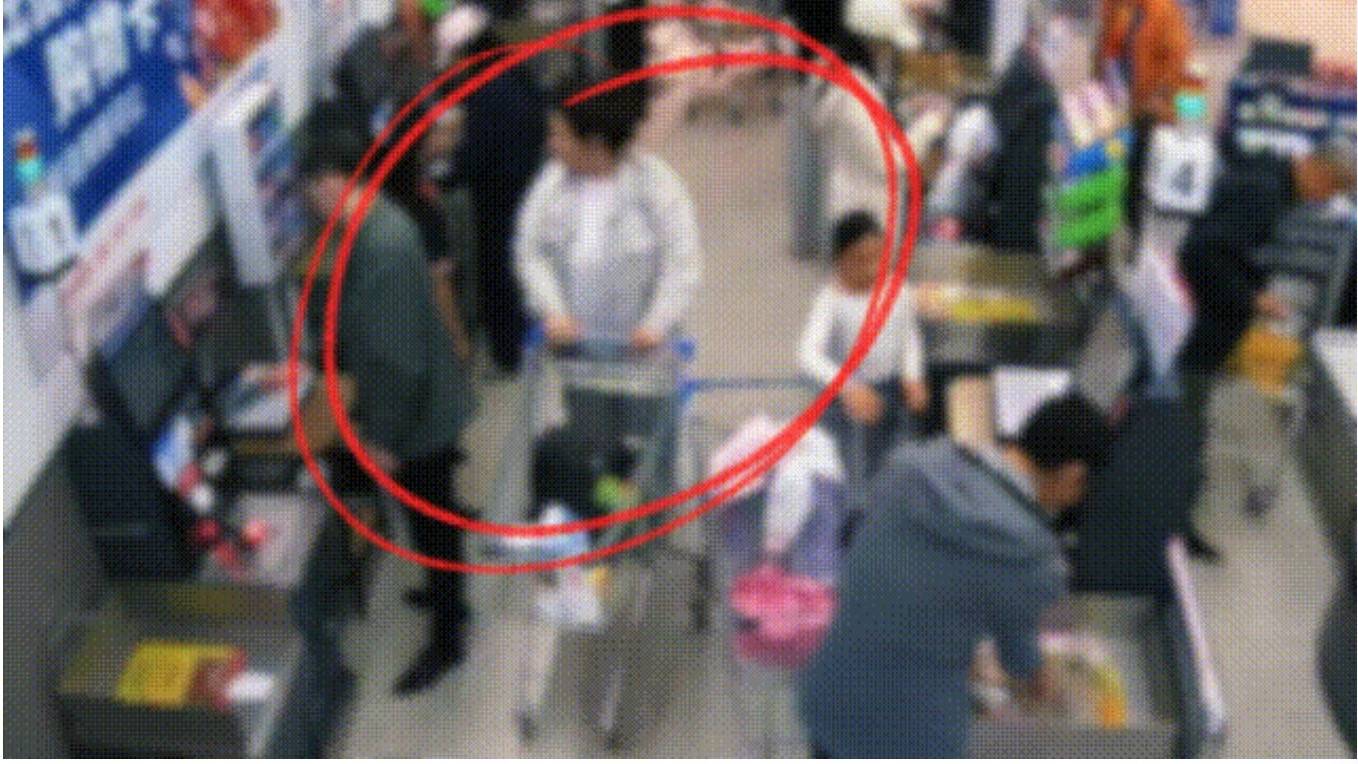 女子超市內上演“螞蟻搬家”，行竊9次拿走1700多元商品