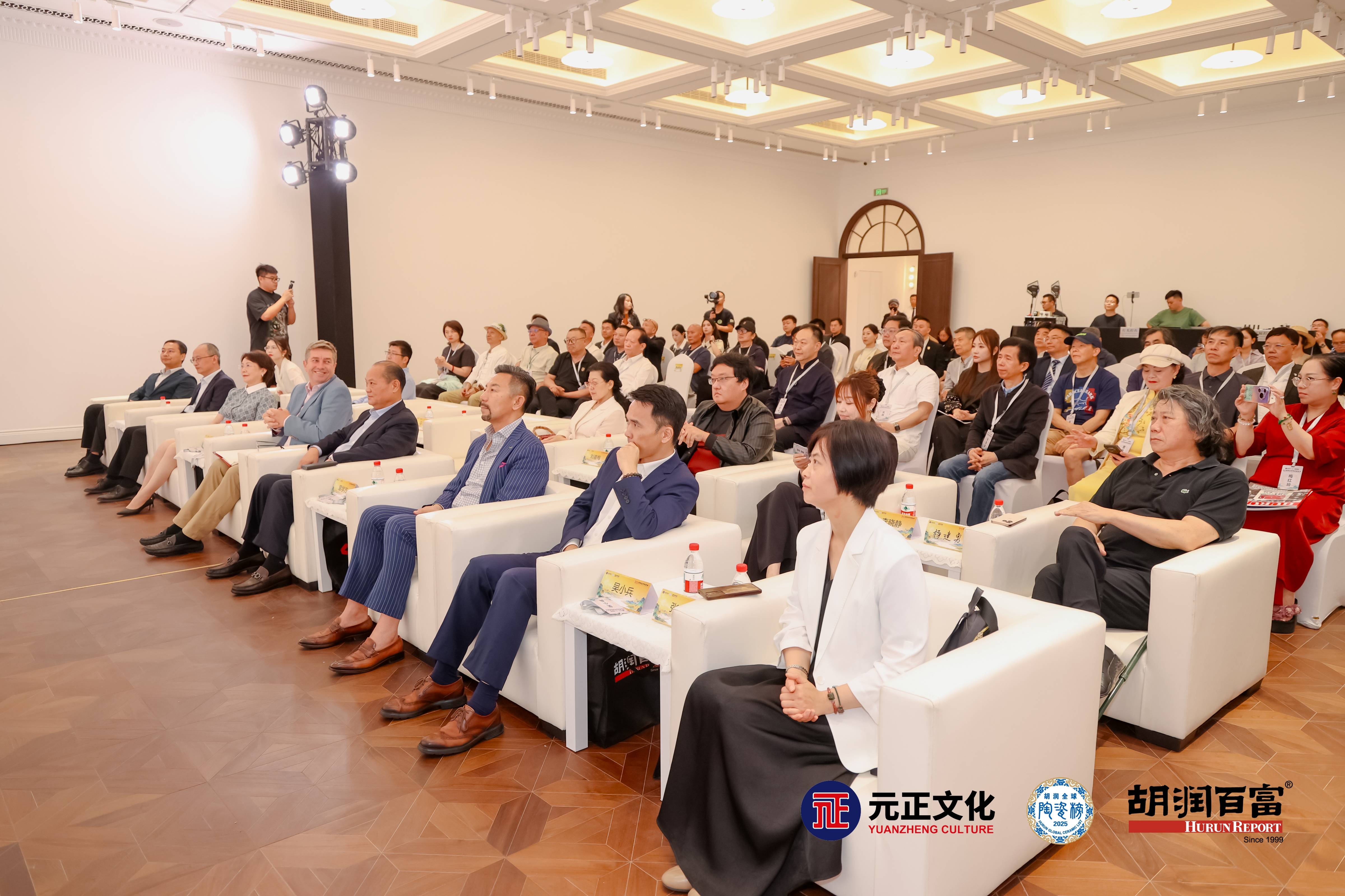 上海首發！2025胡潤全球陶瓷榜，一覽全球瓷藝收藏頂流
