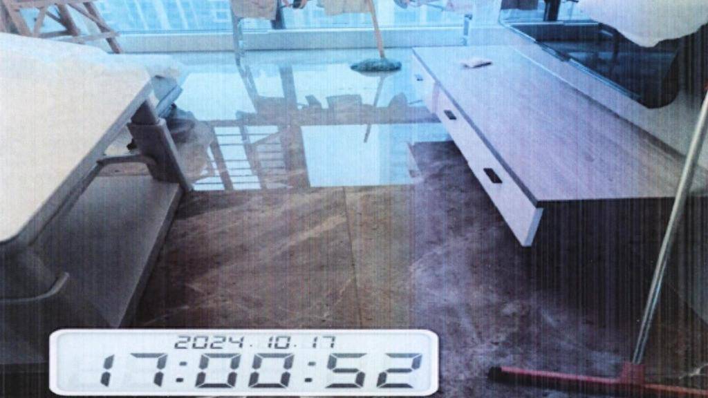 男子新房裝修完還沒住就遭糞水浸泡，下水道掏出洗面奶瓶！