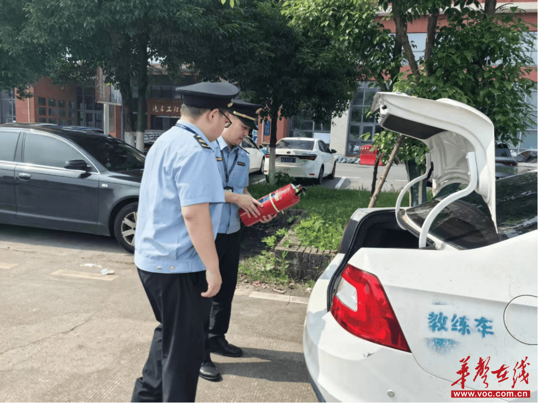 教練“脫崗” 妻子“代教”？長沙一駕校被罰