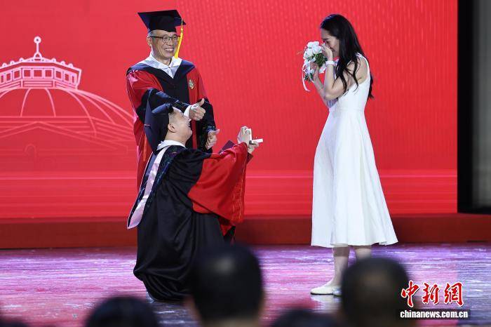 東南大學畢業典禮湧動浪漫與溫情