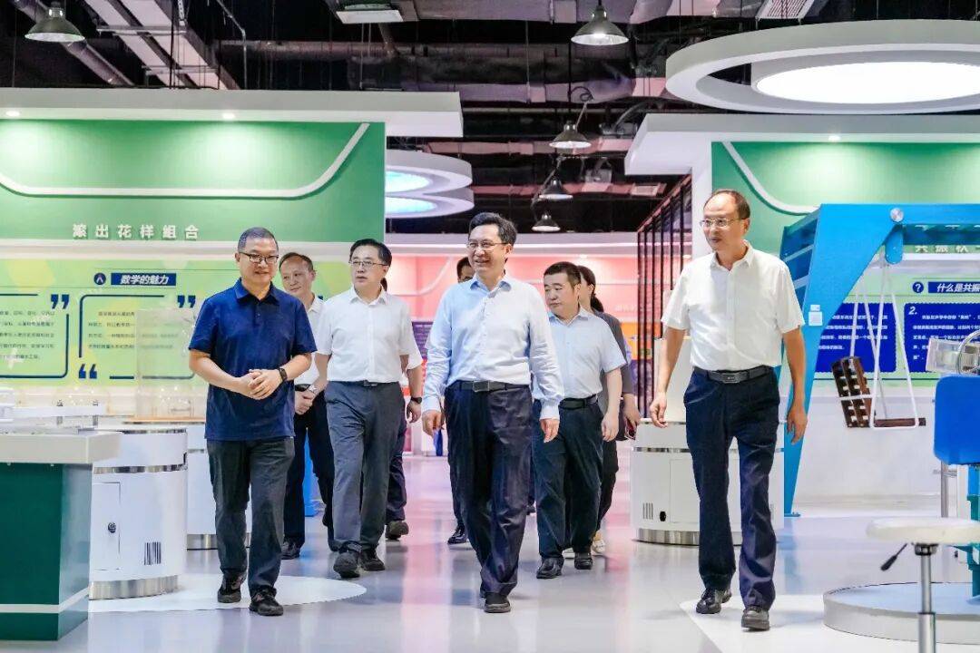 陳必昌調研普通高中教育工作