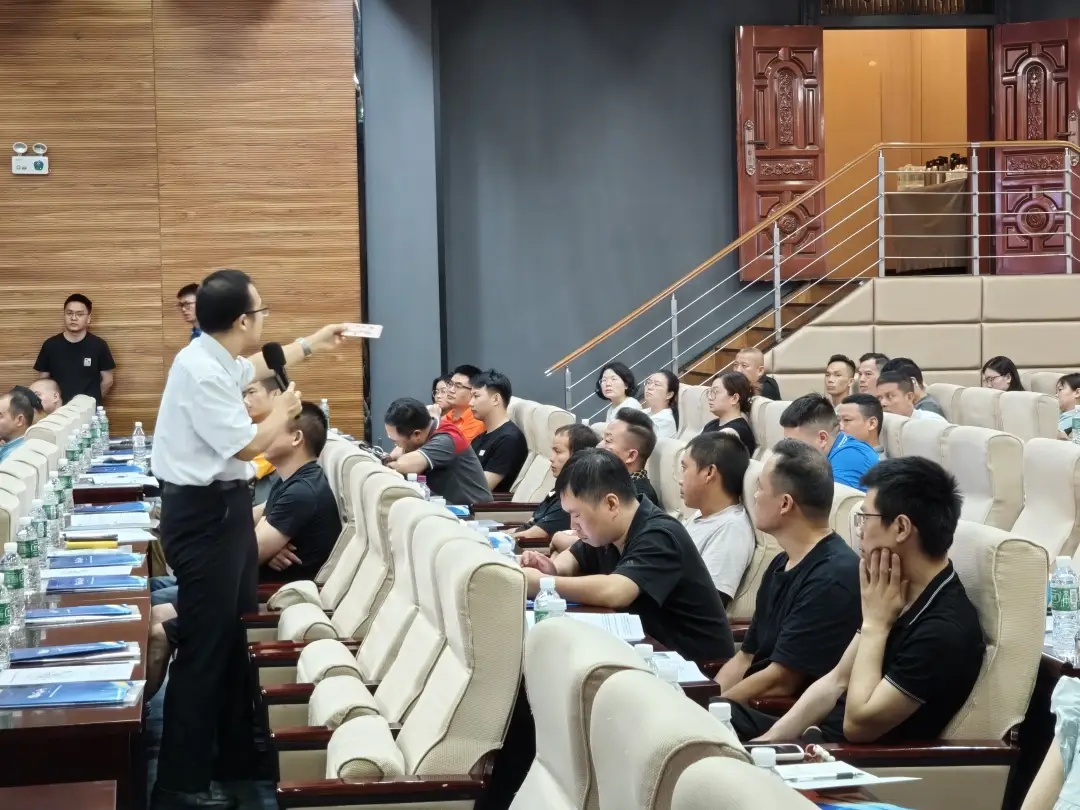 築牢行業安全防線！貴陽開展快遞行業工傷預防培訓