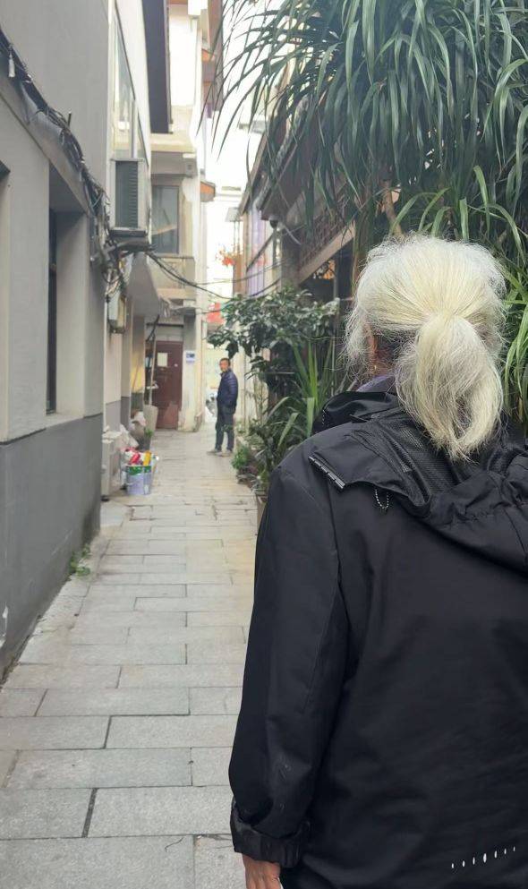 長沙盲人老太問路被質疑拐騙女性，影片釋出者透過本報公開道歉，當事老人：願意原諒