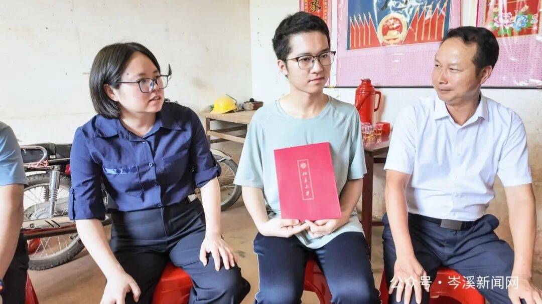 梁錦濱的北京大學錄取通知書，到手了！