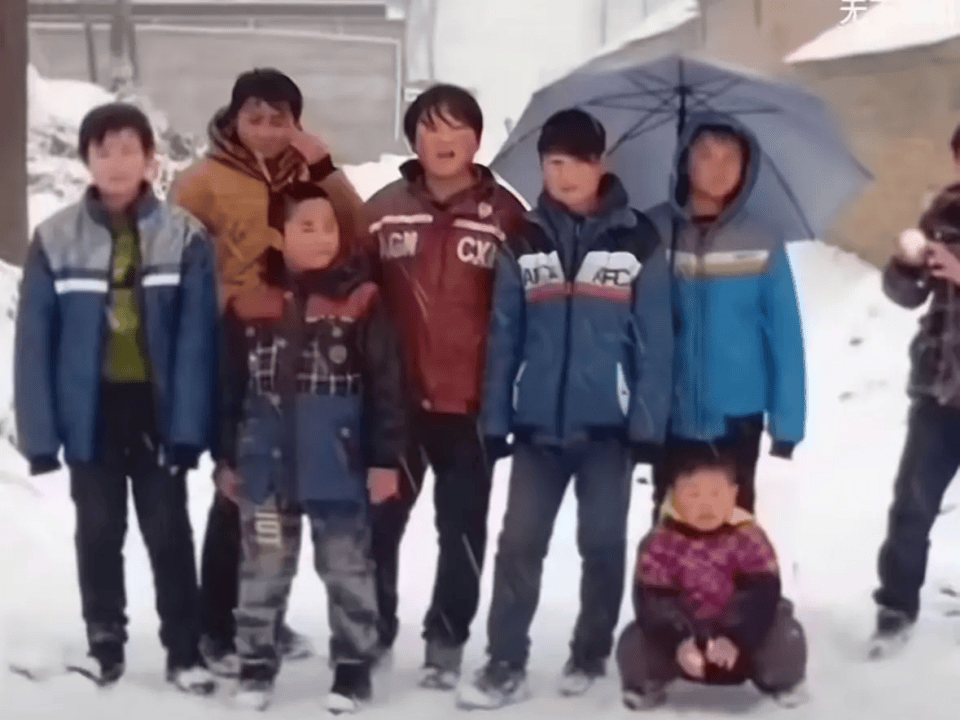 10歲小孩虛歲40，商務風穿搭小學生之中的權利遊戲