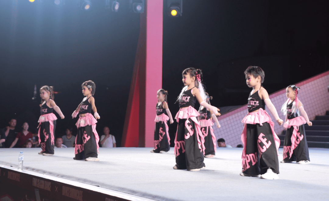【文潤阿圖什】舞姿綻少年風采！多元舞蹈匯演奏響鄰里和諧歡歌