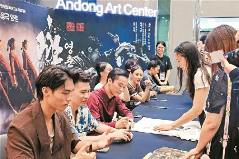 【深圳特區報】“從舞蹈中觸控到了中國文化的力量”——深圳原創舞劇《詠春》韓國演出圓滿收官