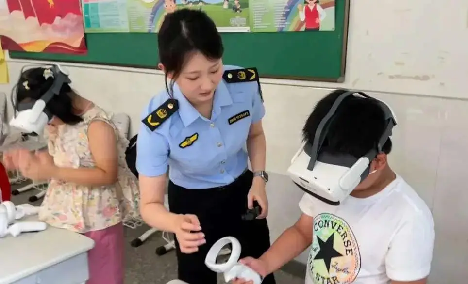 PICO頭顯進暑託班，上海小學生開展VR應急安全課